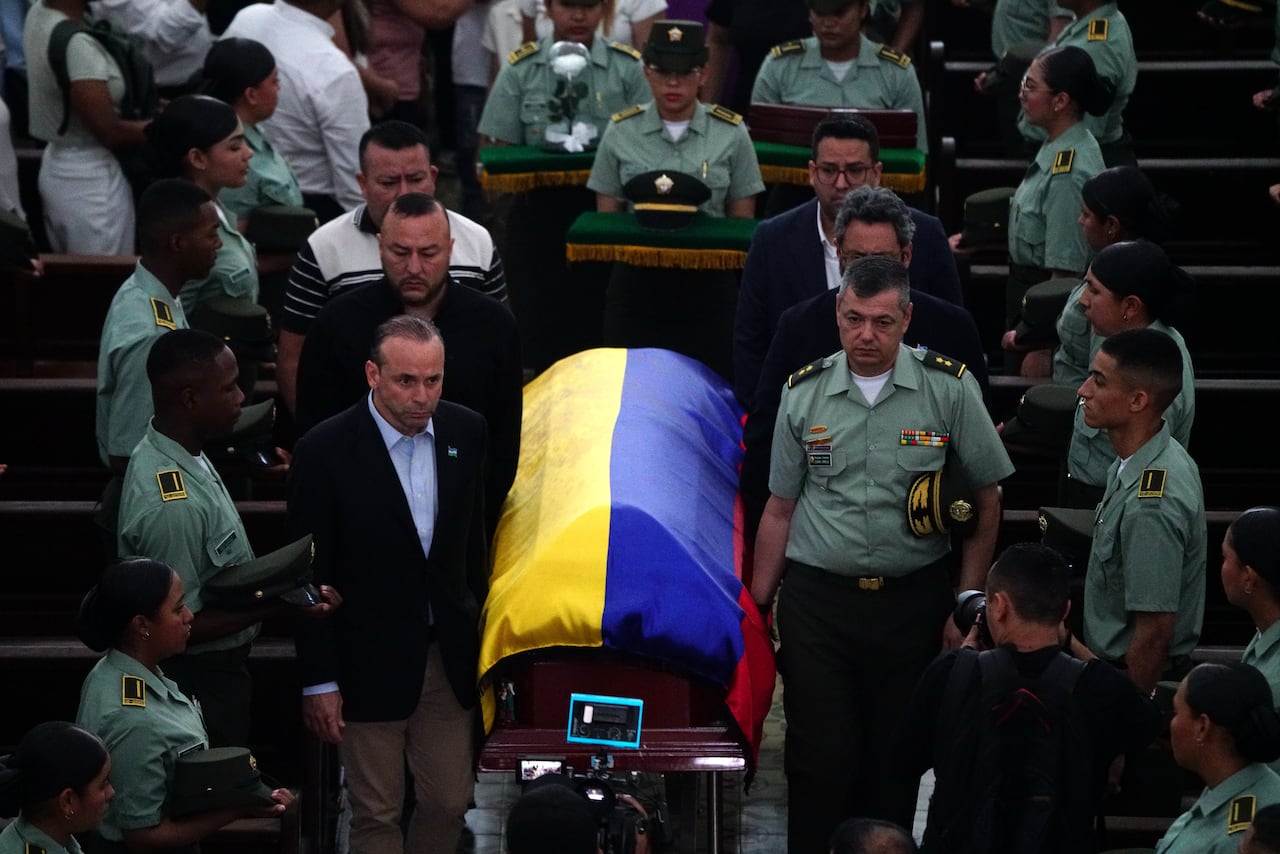 En Cali se realizó el sepelio del subintendente Jorge Leonardo Gómez, asesinado en Mariano Ramos: “murió cumpliendo su juramento”
