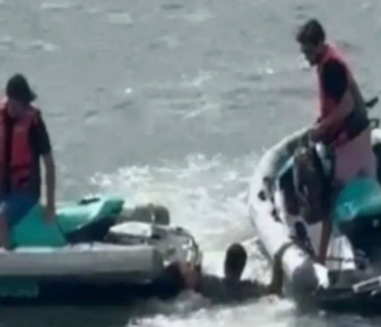 Deudor de apuestas se lanzó de barco en San Juan, Puerto Rico: llevaba dinero y varias identidades