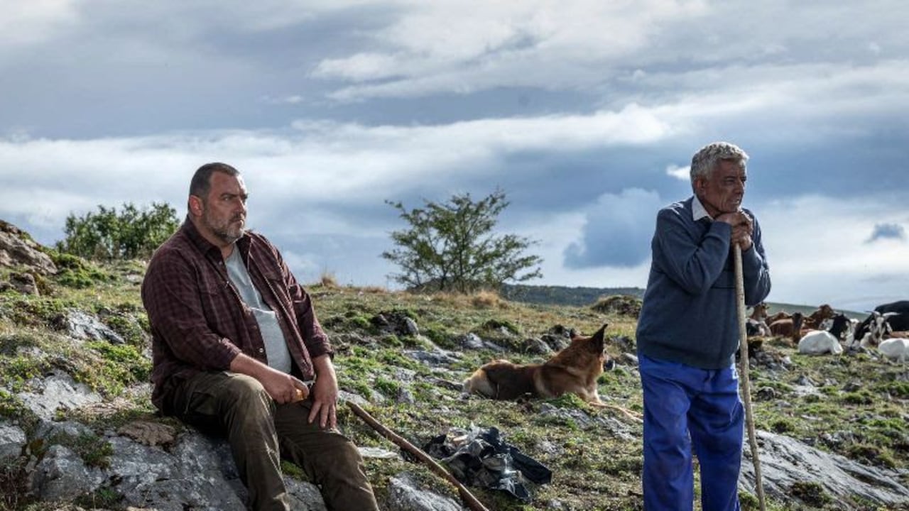 Basada en un hecho real, el Crimen de Santoalla, un suceso atroz que
conmocionó a Galicia, AS BESTAS fue ganadora de 9 Premios Goya en el 2023.