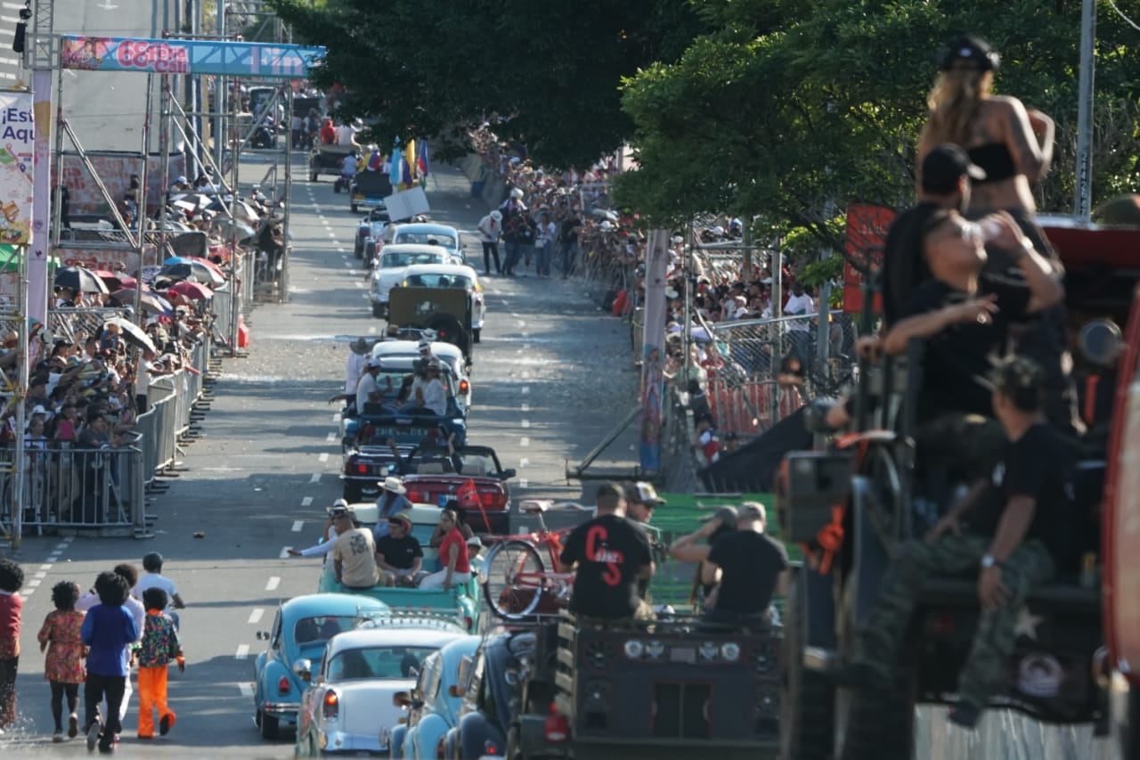 Desfile de Autos Clásicos y Antiguos 2025.