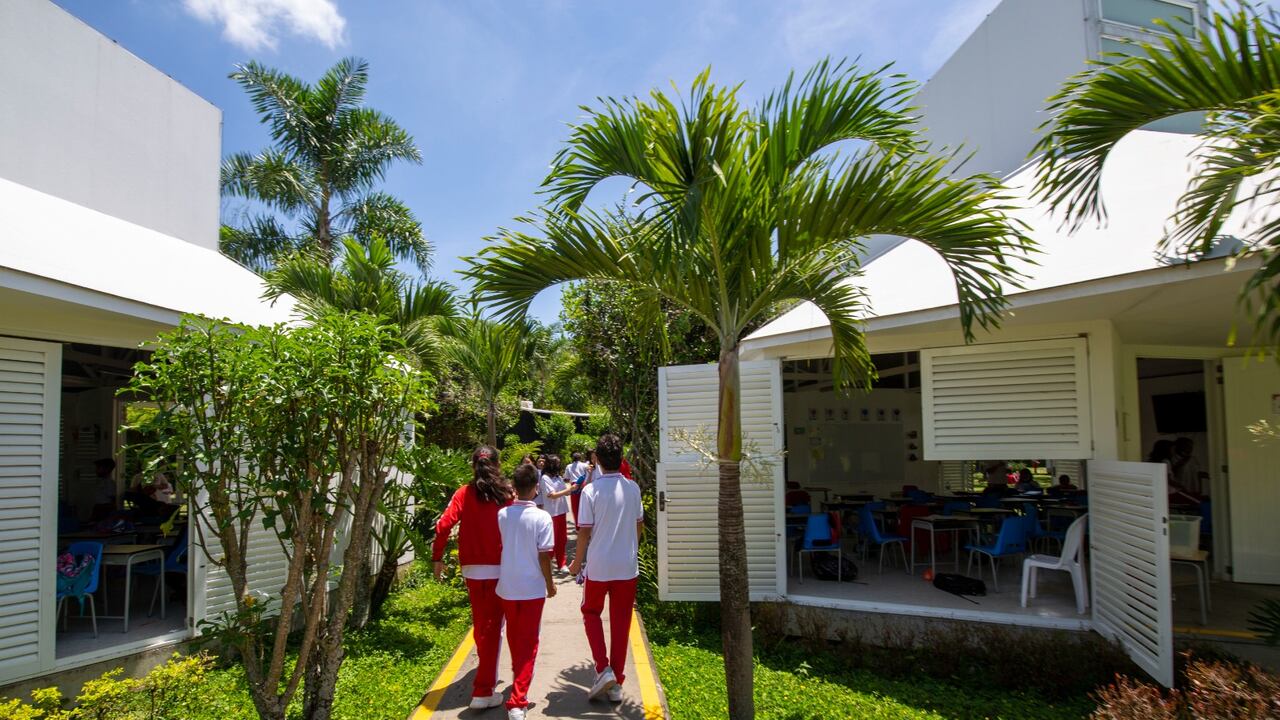 Durante décadas el colegio, que es 100% bilingüe, ha concentrado sus esfuerzos en promover espacios seguros para niños de estratos 0 a 5, promoviendo la diversidad e inclusión. A la fecha, se han graduado tres promociones de estudiantes que no sólo se destacan por el nivel académico sino por su calidad humana.