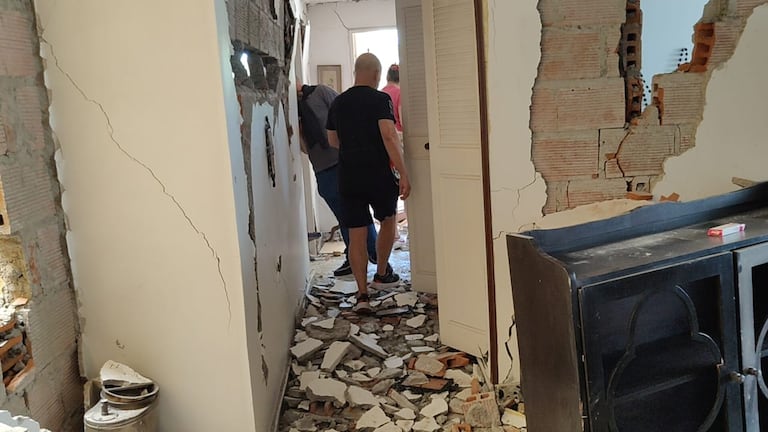 Interior de una vivienda afectada en el barrio La Flora.
