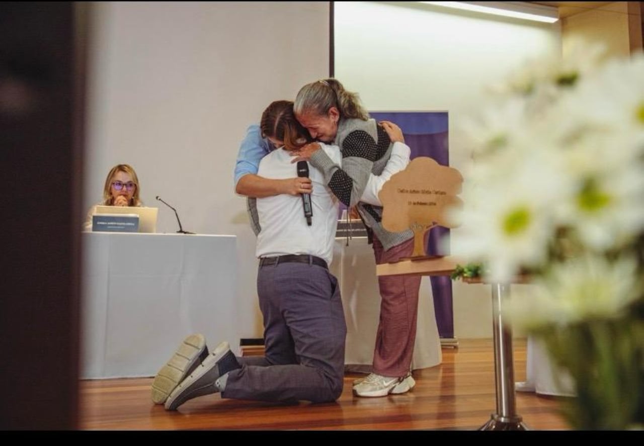 Édgar de Jesús Sánchez Restrepo pidió perdón de rodillas por el asesinato y desaparición forzada de campesinos.