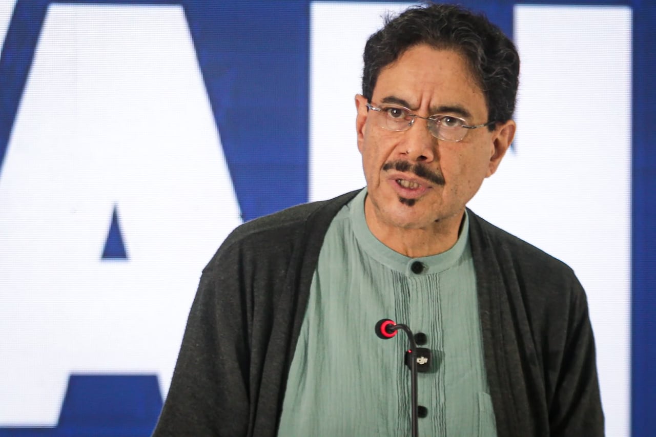 Bogotá. Junio 22 de 2026. El candidato presidencial Iván Cepeda entrega declaraciones a los medios de comunicación desde la sede de su partido político, posterior a la jornada electoral. (Colprensa - Cristian Bayona).