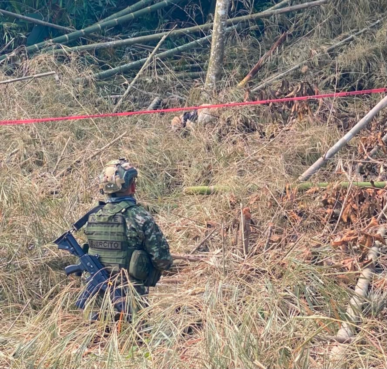 Los soldados fueron los encargado de contrarrestar el peligro que representaba este cilindrobomba, el cual permanecía en la zona rural de Santander de Quilichao, Cauca.