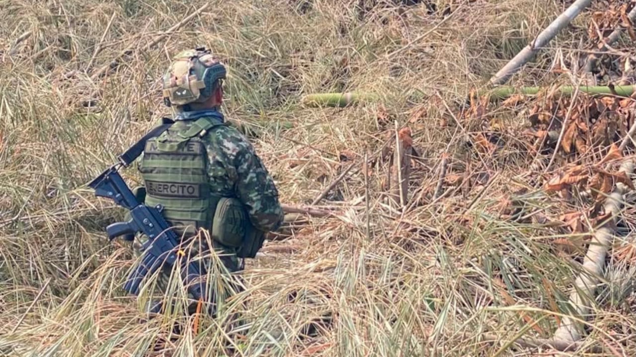 Los soldados fueron los encargado de contrarrestar el peligro que representaba este cilindrobomba, el cual permanecía en la zona rural de Santander de Quilichao, Cauca.
