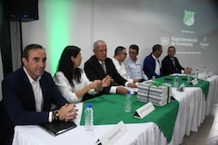 Rueda de prensa del Deportivo Cali, inversionistas. Richard Lee y el presidente del Cali, Humberto Arias.