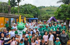 Habitantes de la comuna 20 de Cali, junto a equipos de Ciudad Limpia, participan en jornadas comunitarias que integran educación ambiental, trabajo colectivo y recuperación de espacios, con impacto directo en la vida cotidiana de niños, jóvenes y familias del sector.