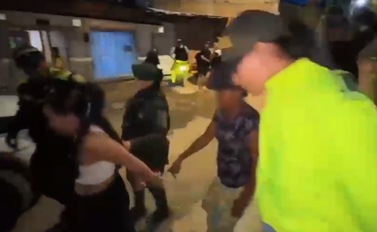 “Estos hombres eran responsables de generar violencia con homicidios en esta región y de comercializar estupefacientes. Con estas capturas, le estamos cerrando el cerco a quienes siembran terror en nuestras comunidades”, señaló el coronel Amaury Aguilera.