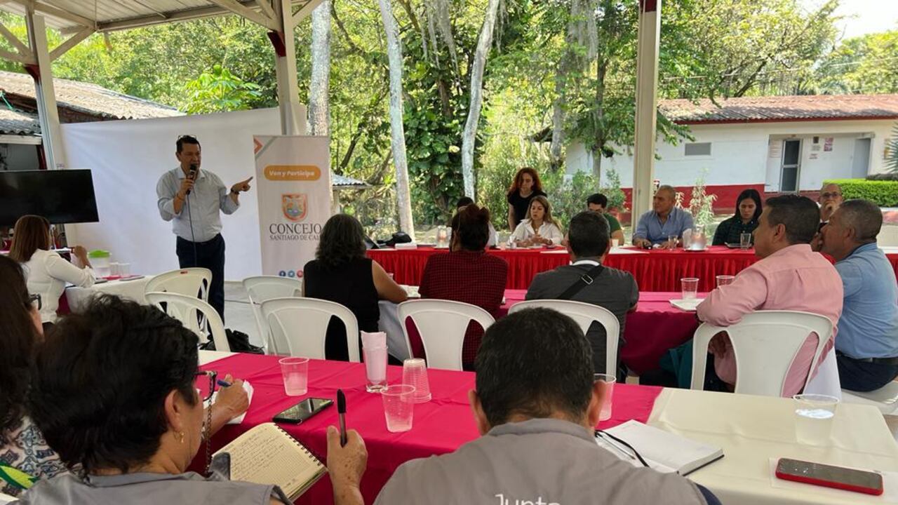 El encuentro se realizó en el Club de Emcali, con la participación de concejales, Alcaldía y comunidad.