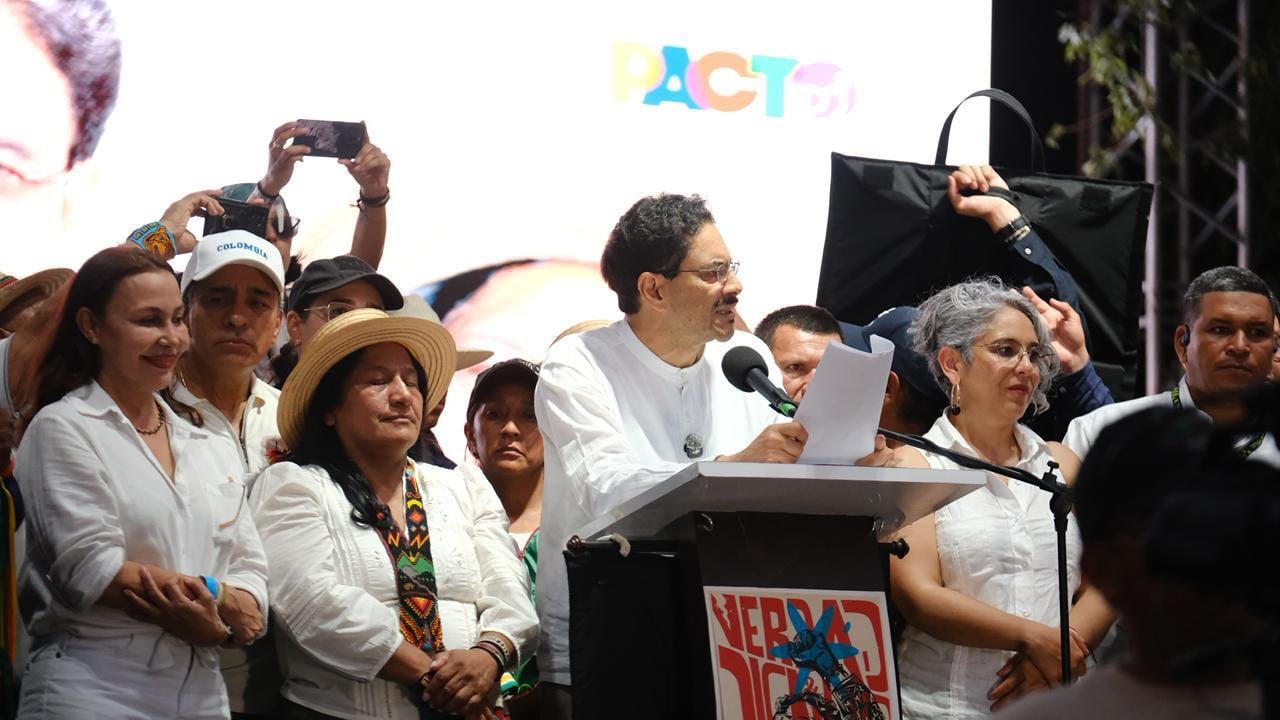 El candidato presidencial del Pacto Histórico, Iván Cepeda, realizó un acto de campaña en la ciudad de Santa Marta.