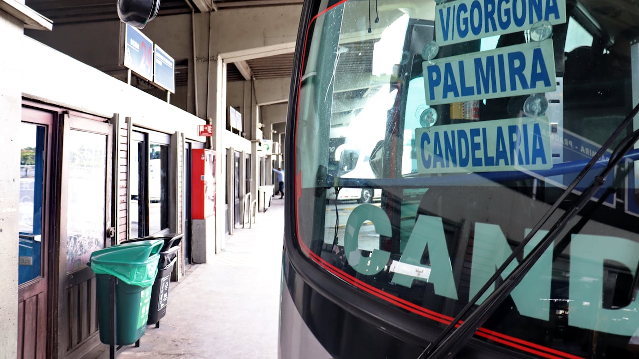 Buses intermunicipales en la terminal de transportes de Cali. Los precios de los pasajes tuvieron aumentos de hasta el 71%