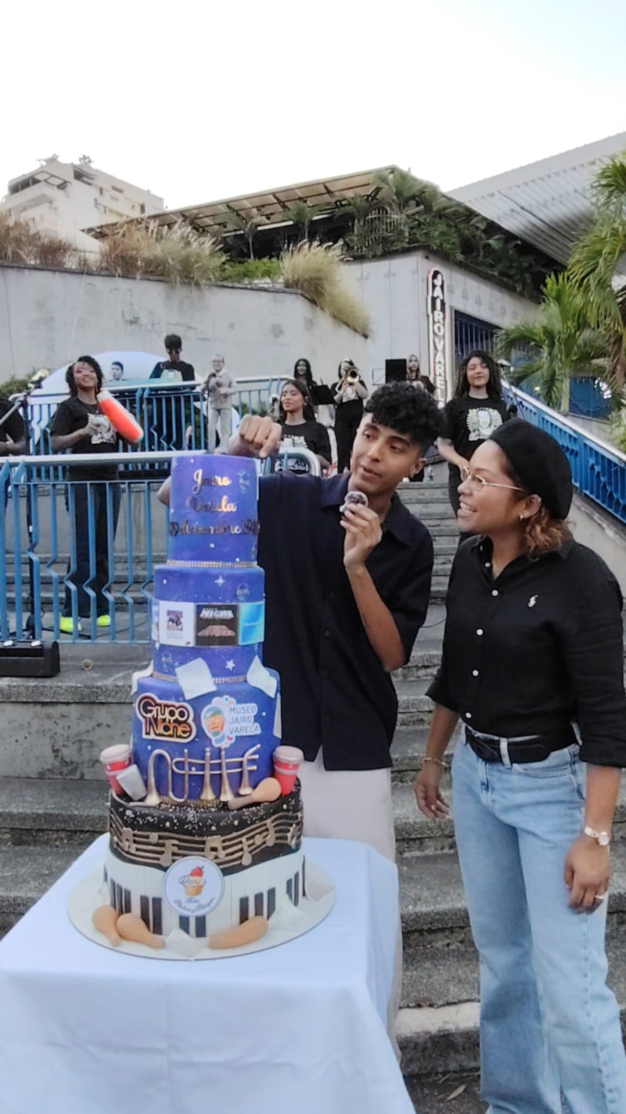 La jornada cerró con una torta conmemorativa.