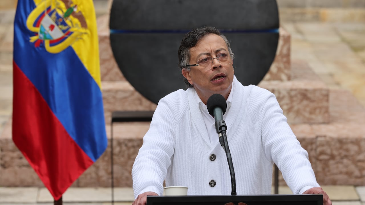 Presidente Gustavo Petro, votación en la mesa uno de la plaza de Bolívar