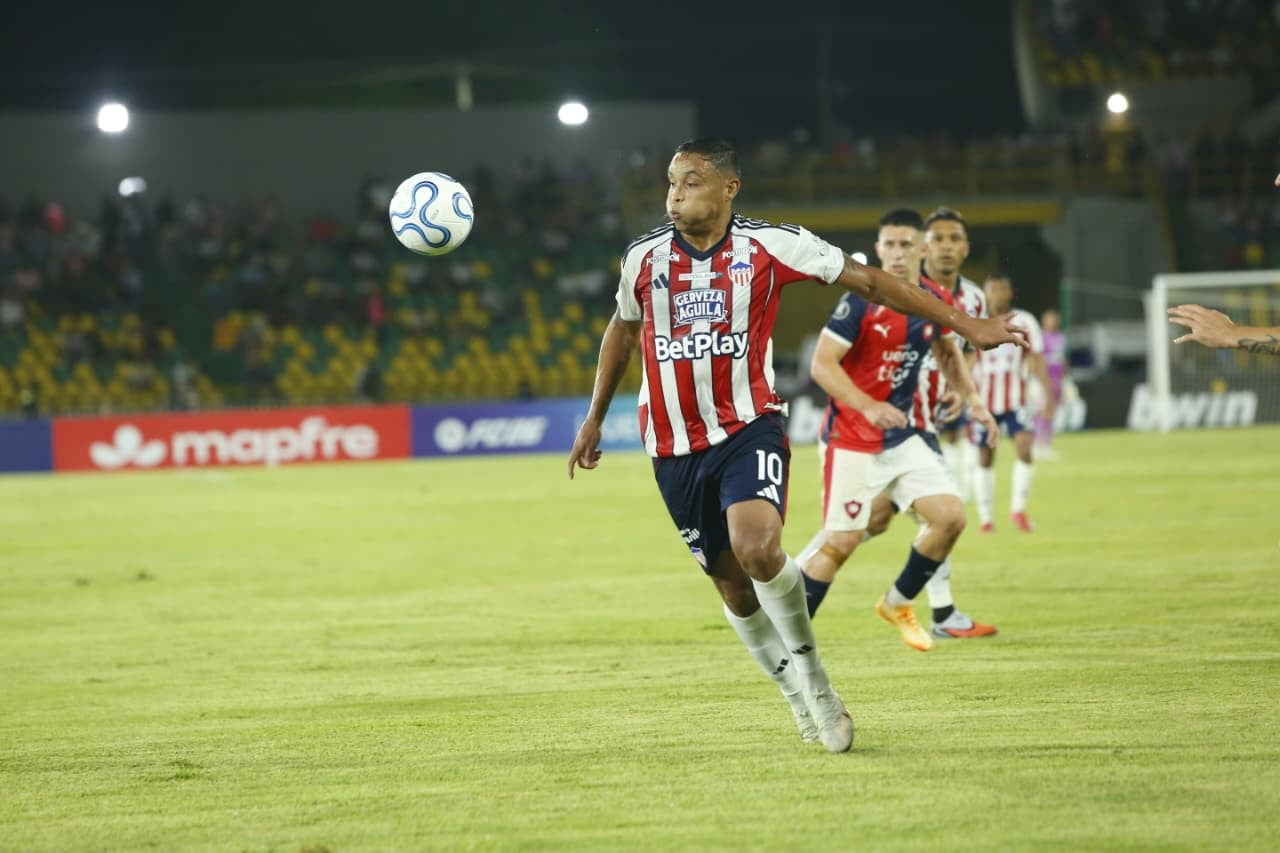 Luis Fernando Muriel en el partido de Junior vs. Cerro Porteño