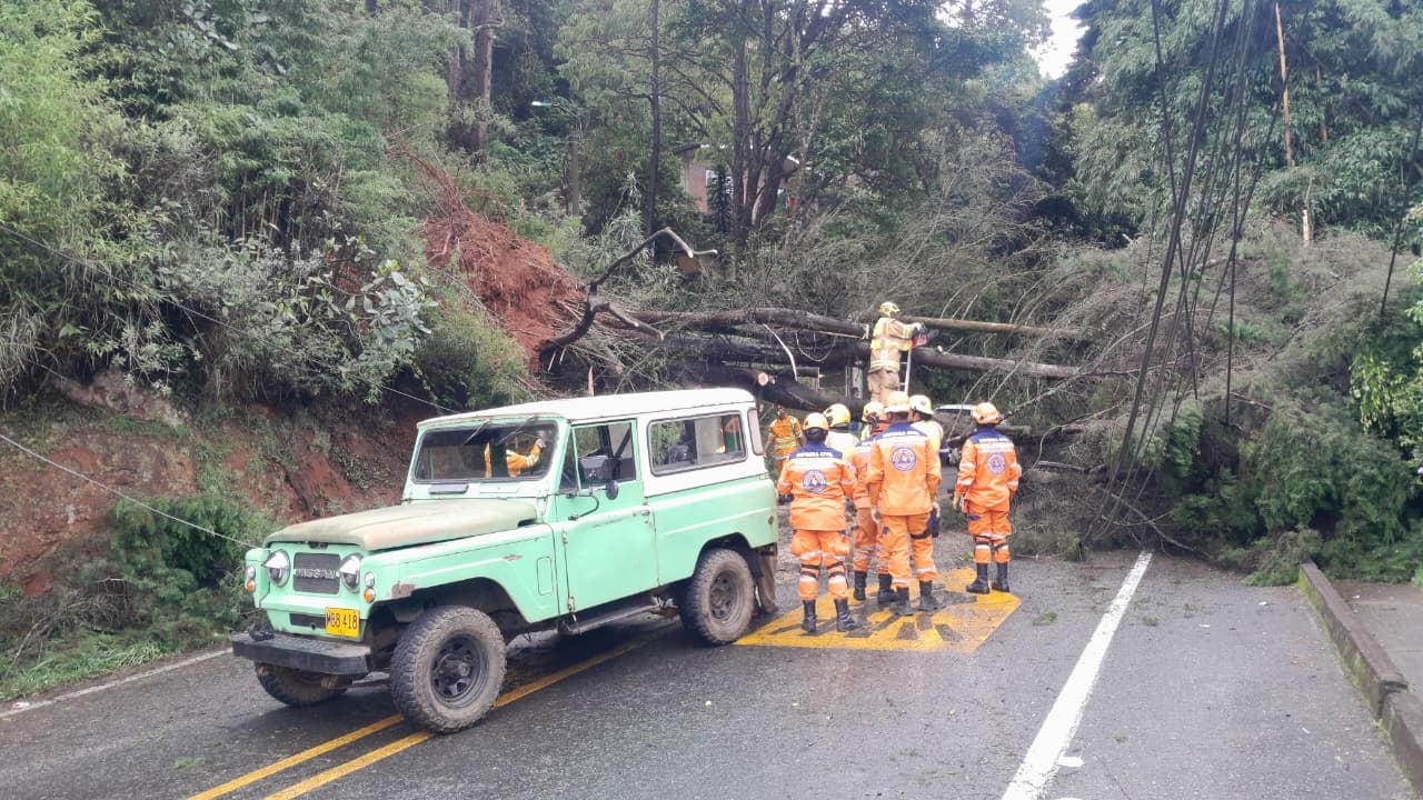 Derrumbes vía al mar 2026