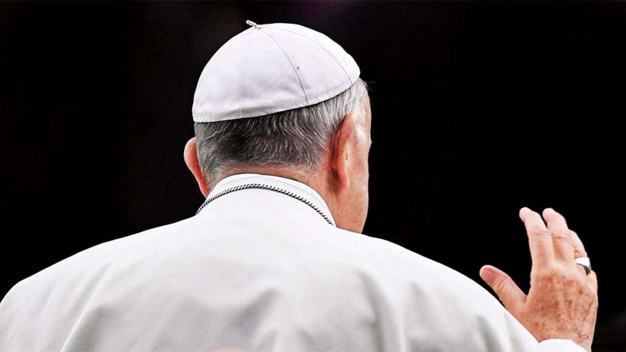 Desde 1271 se determinó que los cardenales elegían al papa y, para evitar influencias externas, deberían estar encerrados. Hubo un cónclave tan largo que tuvieron que destejar el techo de la capilla para que la elección se acelerara.