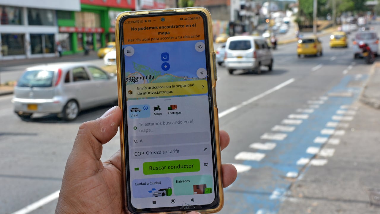 Secretaría de Movilidad Distrital iniciará operativos de control a los vehículos de Transporte que trabajen con plataformas. 19 de septiembre de 2024. Foto Jorge Orozco / El País.