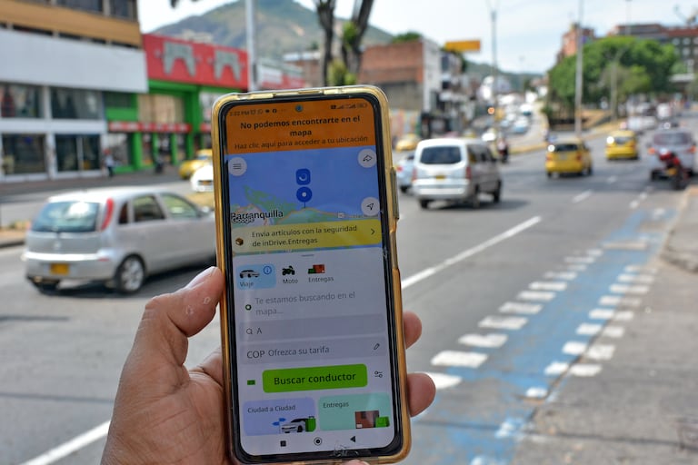 Secretaría de Movilidad Distrital iniciará operativos de control a los vehículos de Transporte que trabajen con plataformas. 19 de septiembre de 2024. Foto Jorge Orozco / El País.