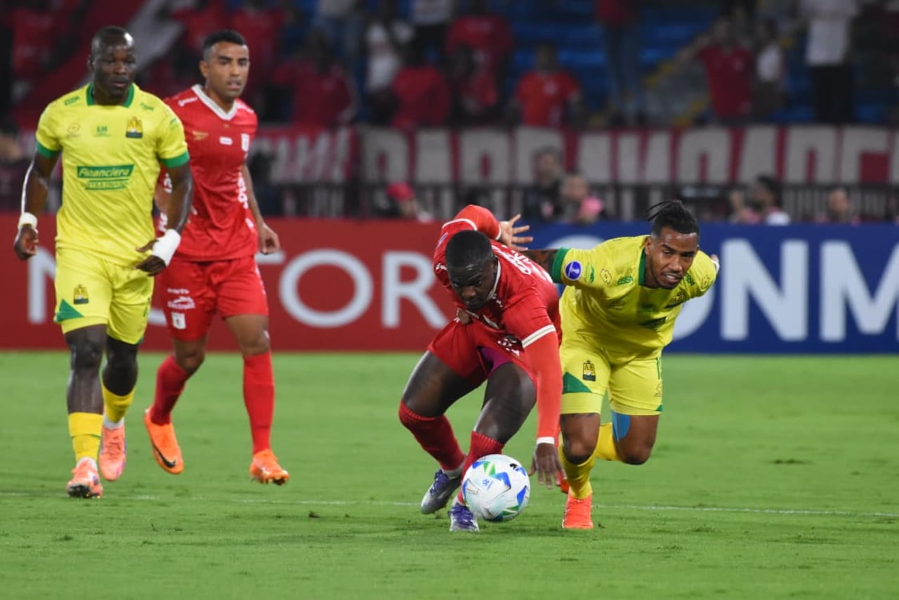 Imagen del partido entre América de Cali y Atlético Bucaramanga por los playoffs de la Copa Sudamericana 2026.
