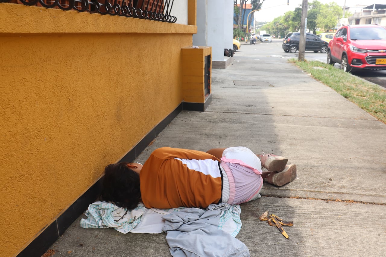 El País denuncia, los vecinos del barrio Bretaña se quejan por la llegada de habitantes de calle a su barrio lo que ha aumentado la inseguridad y las basuras en el sector.
