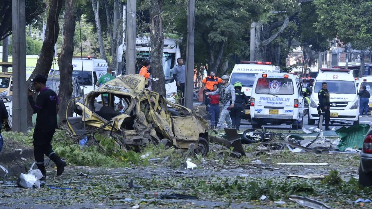 Explosión frente a la base aérea marco Fidel Suárez en Cali