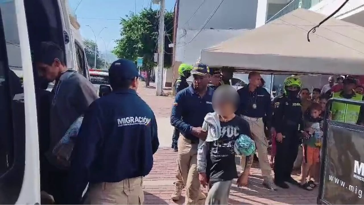 Momento de deportación de estos ciudadanos extranjeros en Santa Marta.