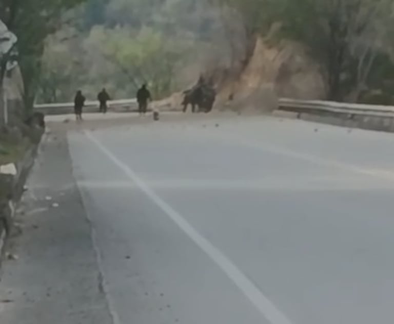 La activación de un artefacto explosivo habría dejado, de manera preliminar, tres militares heridos durante la mañana de este lunes 7 de septiembre, en una de las zonas donde se intensificó la guerra entre las disidencias de las Farc y la fuerza pública.