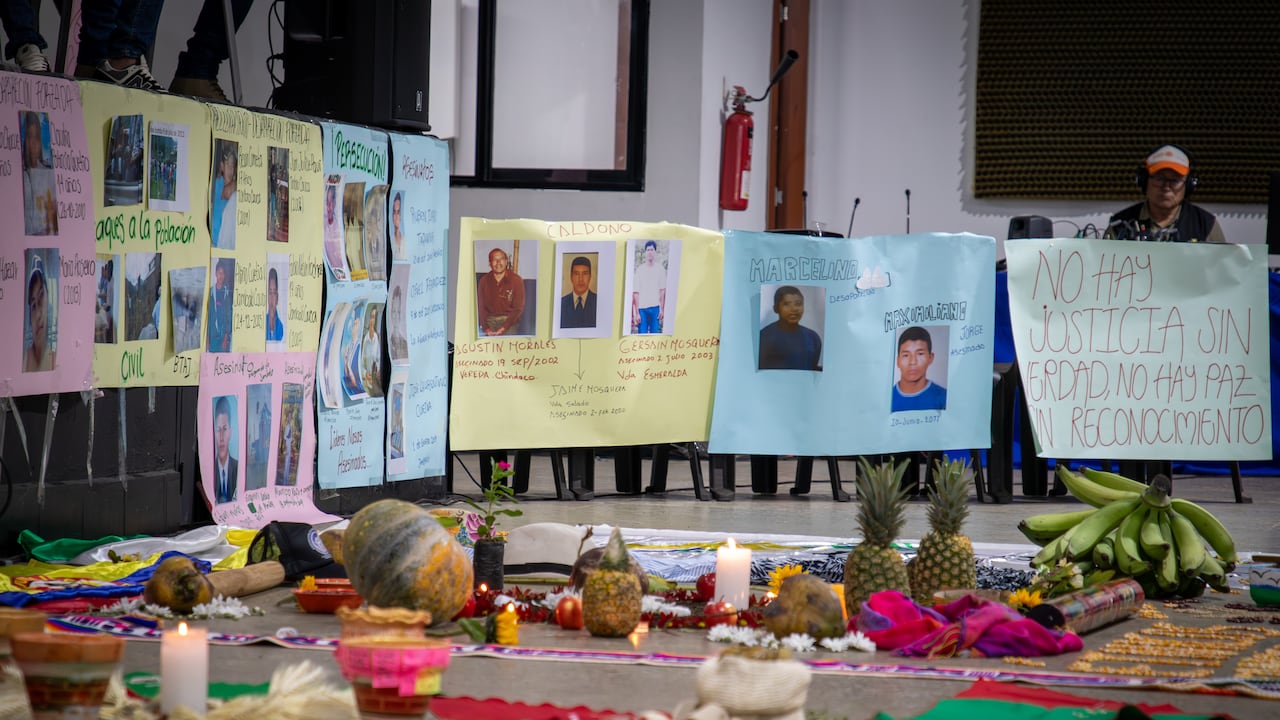 Nueve excombatientes de las Farc reconocen crímenes contra comunidades étnicas en audiencia histórica de la JEP en Cali.