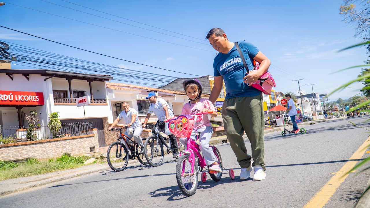 Las ciclovías se consolidan como escenarios preventivos que permiten a la comunidad ejercitarse de manera gratuita, segura y acompañada.