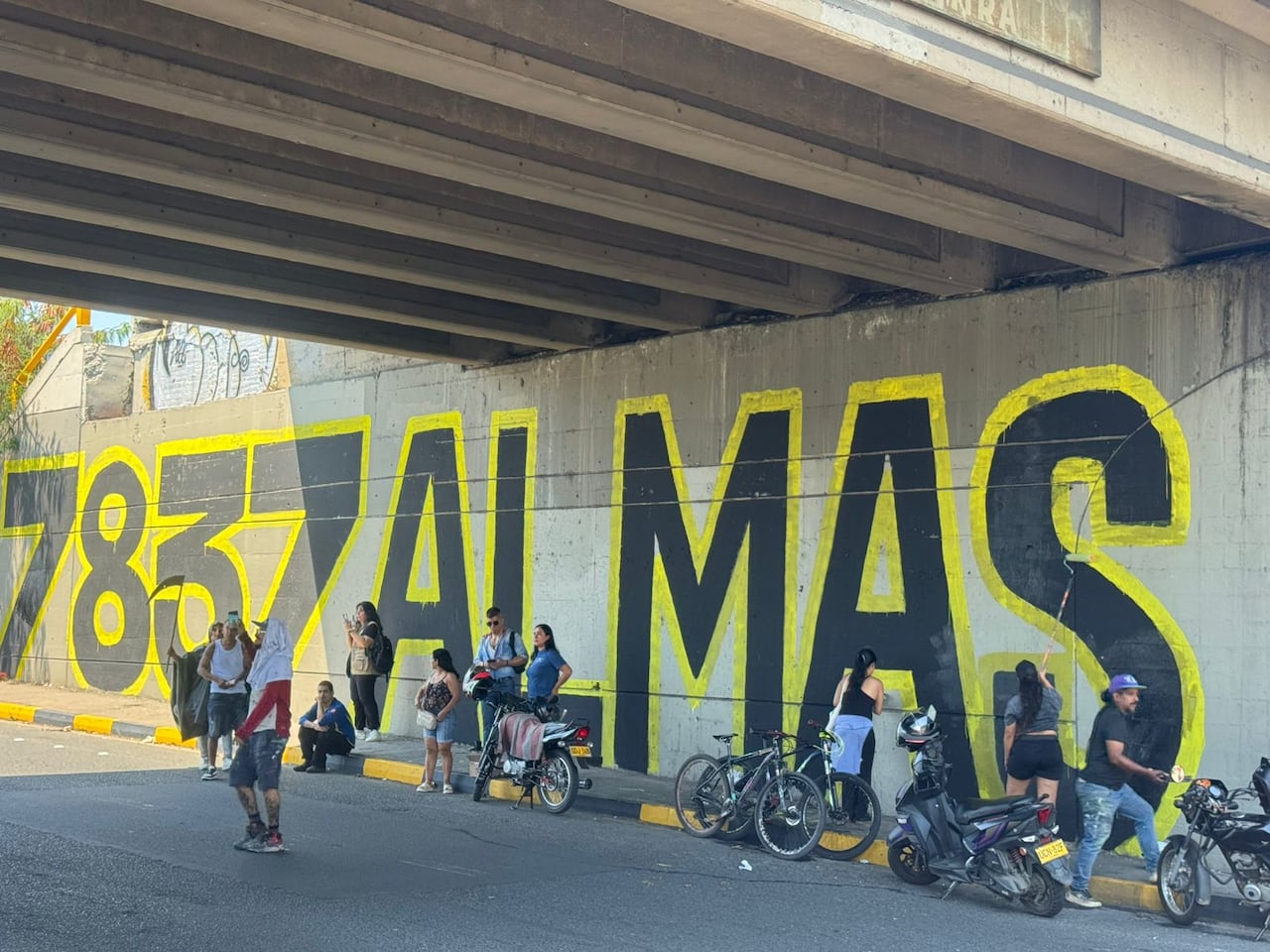 Pintan este domingo en Cali un mural con cifra de víctimas de "falsos positivos" (7.837 casos), según la JEP.