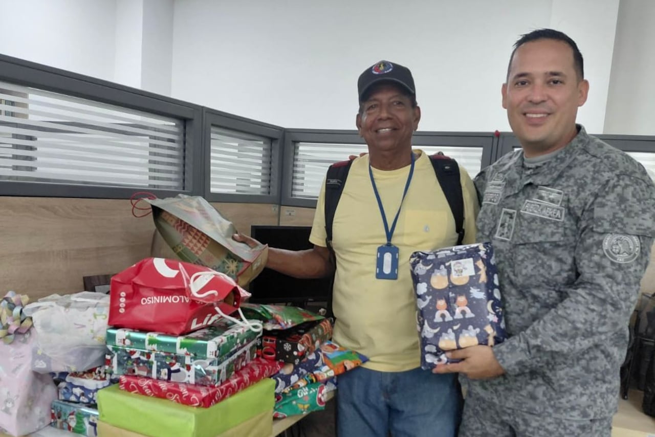 Fuerza Aeroespacial Colombiana entregó regalos a los niños del Valle del Cauca y Cauca.
