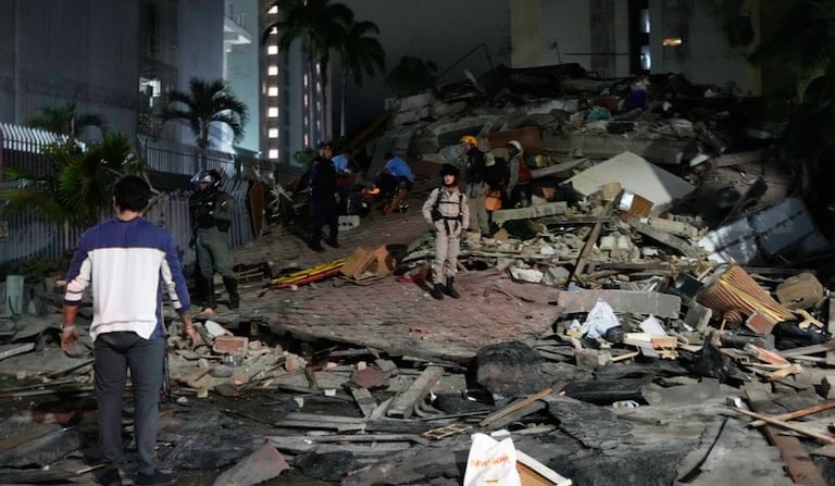 Continúan los rescates tras edificios colapsados tras terremoto de magnitud 7,2 y un segundo de 7,5 en Venezuela. reportan daños, personas heridas y más de 20 réplicas del sismo.