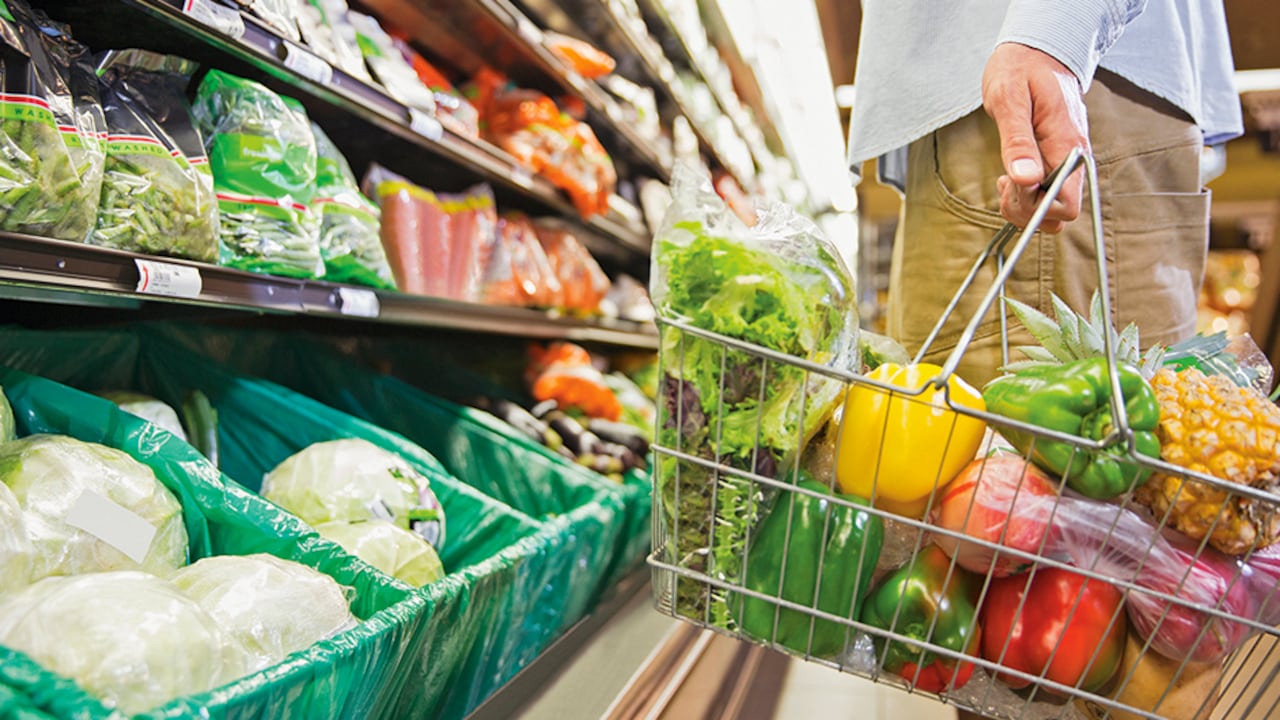 Los alimentos han sido el rubro de la canasta familiar que más ha impulsado la inflación, con alzas por encima de 27 por ciento en lo corrido del año. Esto llevó a los sindicatos a pedir un control de precios de los alimentos, cuyo costo golpea más duro a los pobres.