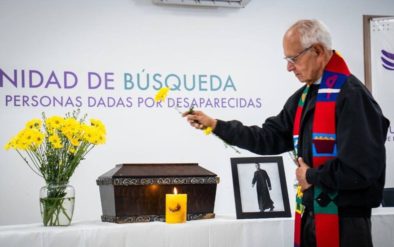 El religioso estaba hospitalizado luego de que su estado de salud se complicó por una caída en su hogar.