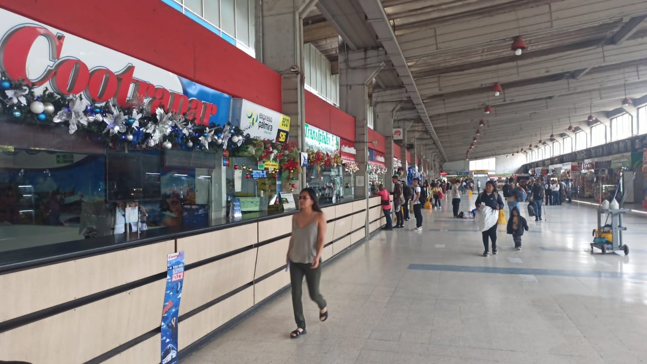 "Muy pocas personas en la terminal, eso es inusual porque ahora en diciembre es donde muchos llegan a Popayán para pasar las vacaciones", relataron periodistas de la capital del Cauca.