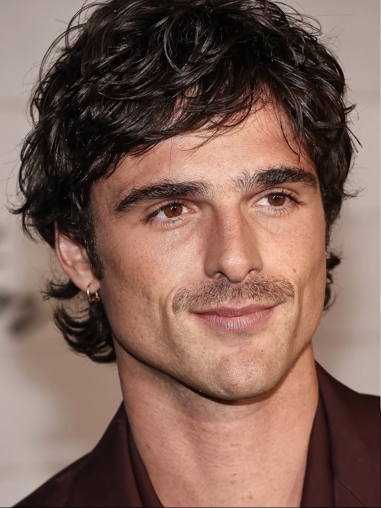 Jacob Elordi es uno de los principales candidatos que suenan para interpretar al próximo agente 007. El actor de 28 años se ha convertido en el favorito de los internautas.