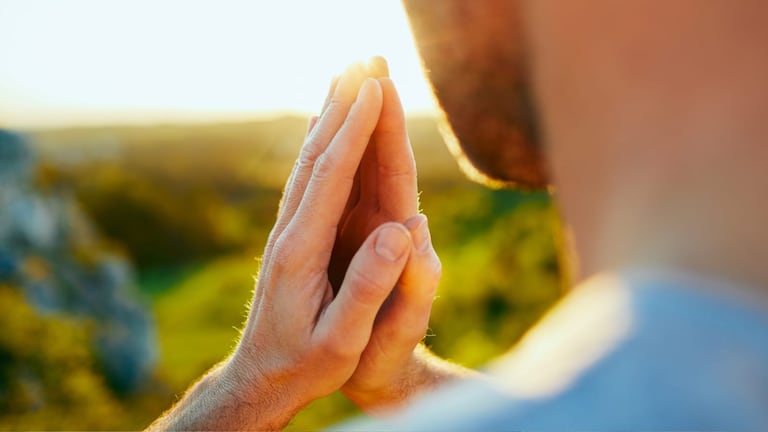 Expertos señalan que prácticas como la gratitud pueden ayudar a reducir el estrés y mejorar la calidad de vida.