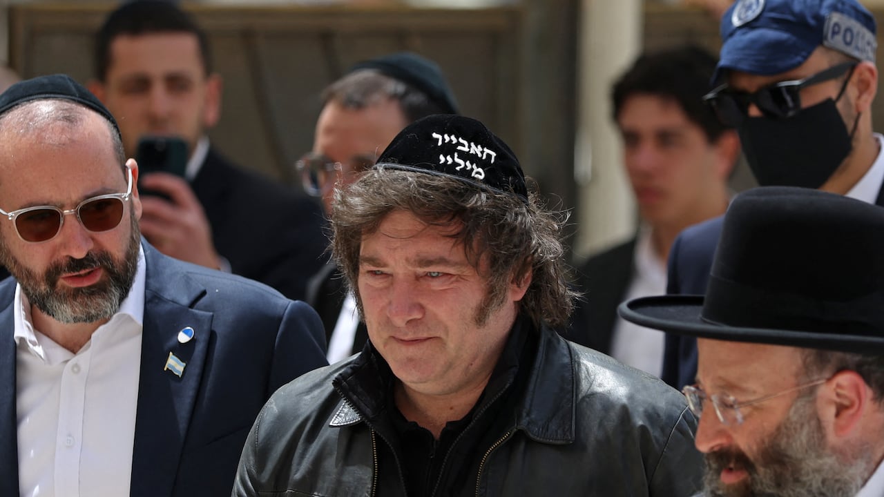 Argentina's President Javier Milei (C) visits the Western Wall in the old city of Jerusalem on April 19, 2026. (Photo by Ilia YEFIMOVICH / AFP)