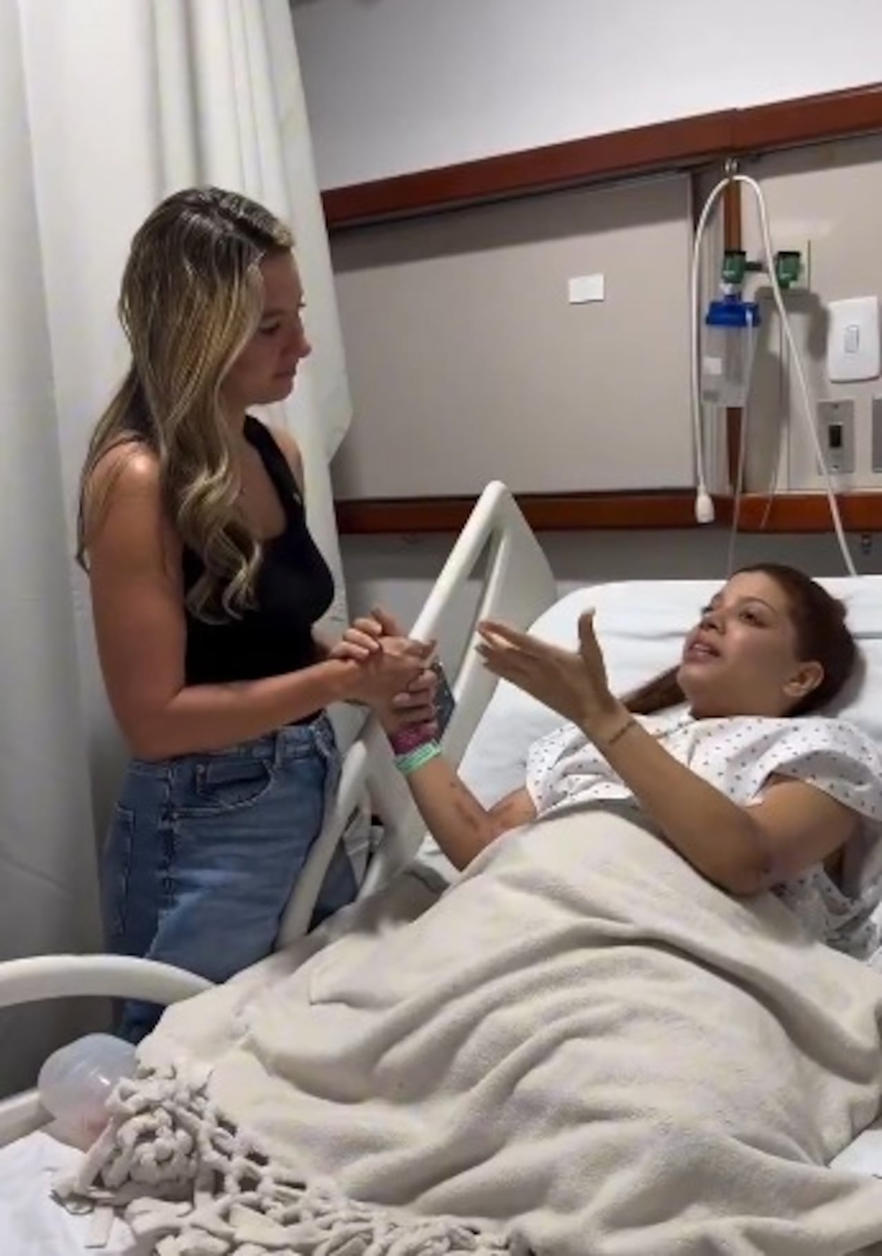 Daniela Álvarez anunció que su fundación acompañará a Stephany Echevarría en el proceso para acceder a prótesis tras la pérdida de sus piernas.