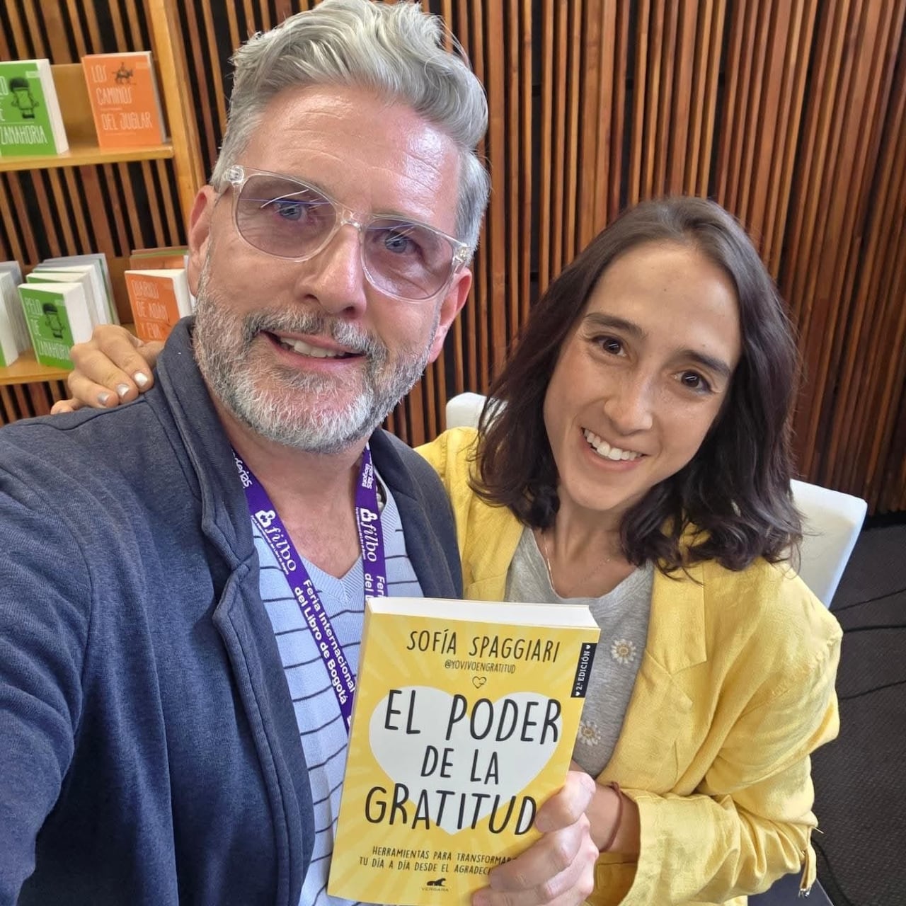 Krish Benvenuti junto con la autora Sofía Spaggiari, quien explora la gratitud como una herramienta para transformar experiencias límite.