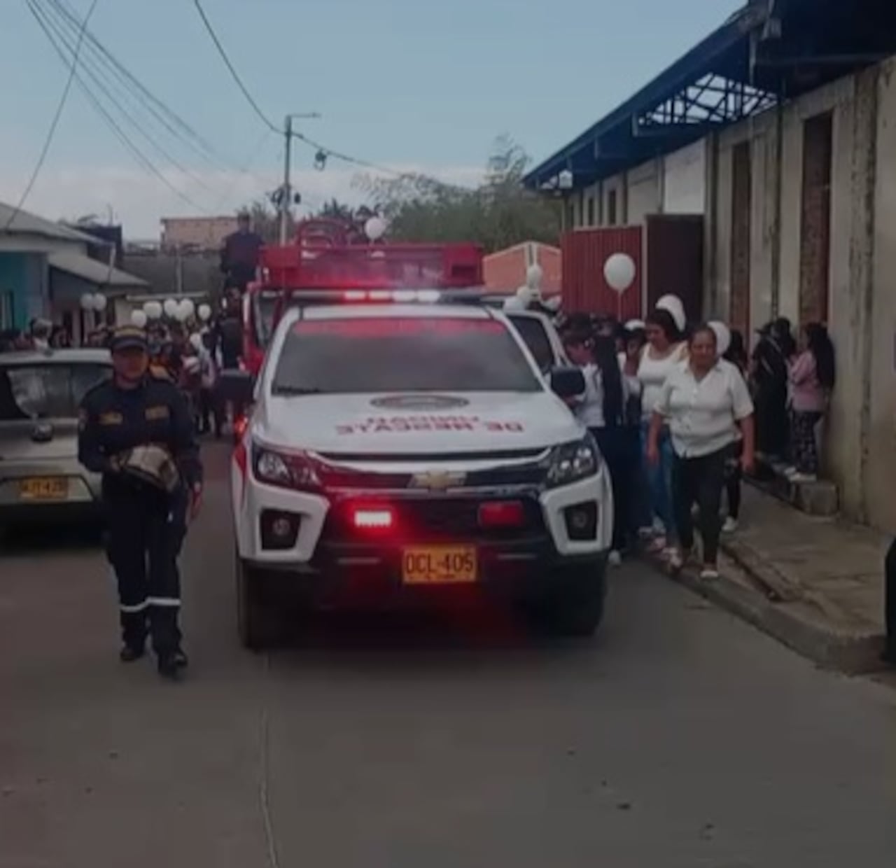 El Tambo, Cauca, brindaron el último adiós a Yerson Martínez, bombero que murió tras ser atacado con arma blanca en un riña registrada en este municipio del suroccidente del departamento.