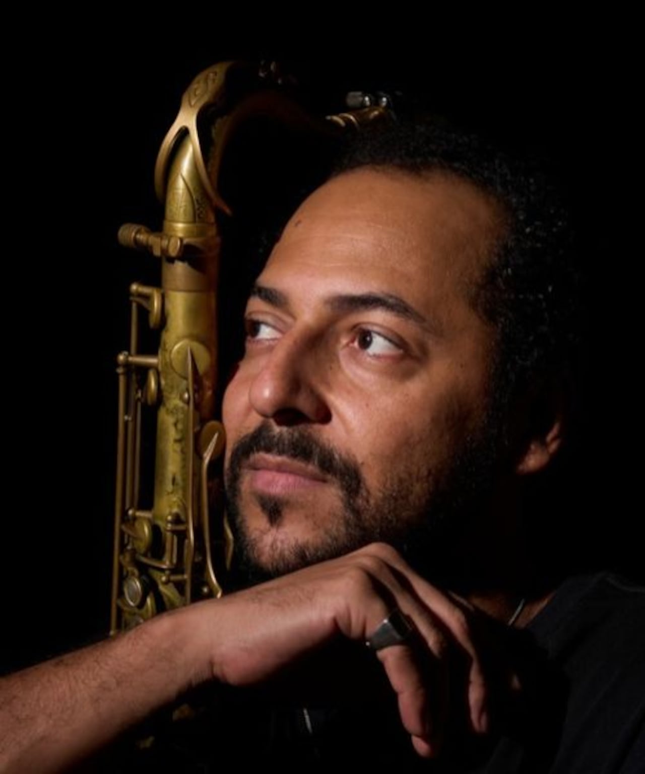 Saxofonista colombiano y voz versátil del jazz, de talla internacional. Con 34 giras y 2 Latin Grammy. Los Cristales: 30 octubre, 5:00 p.m. Libre.