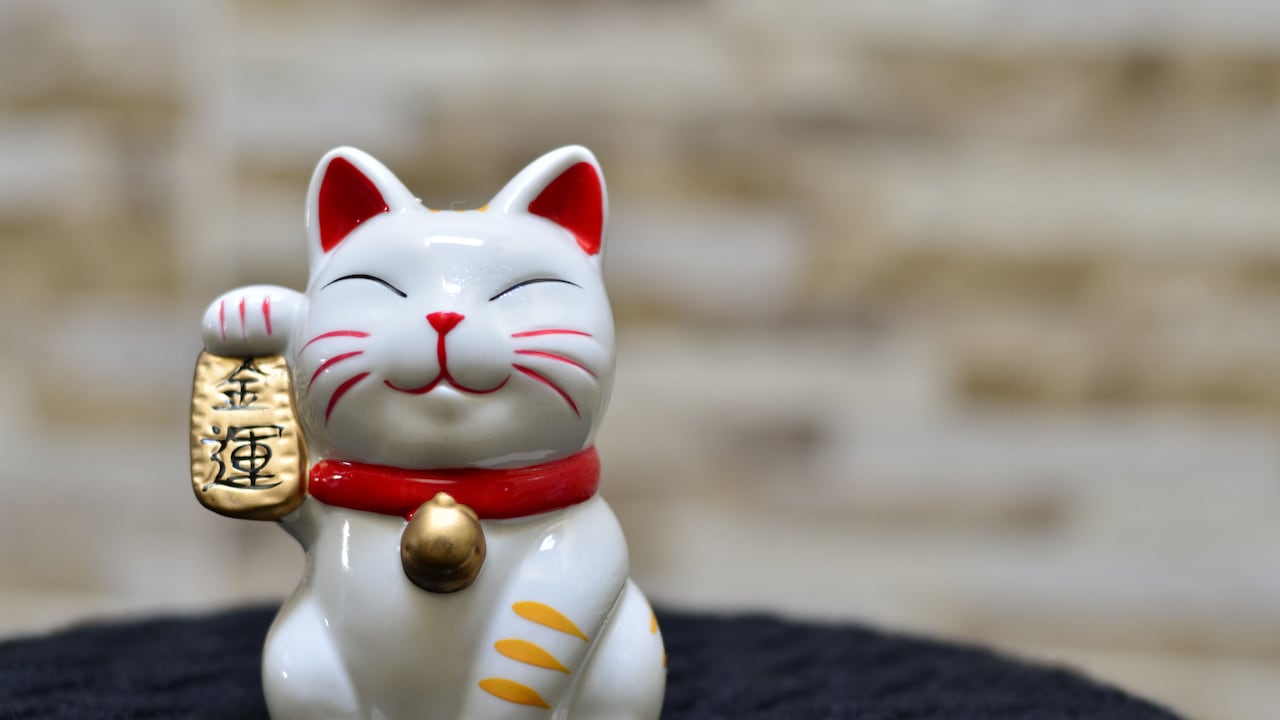 Descubrir el lugar ideal para el gato de la suerte en el Feng Shui se convierte en un desafío emocionante para aquellos que desean mejorar su bienestar y atraer prosperidad a sus vidas.
