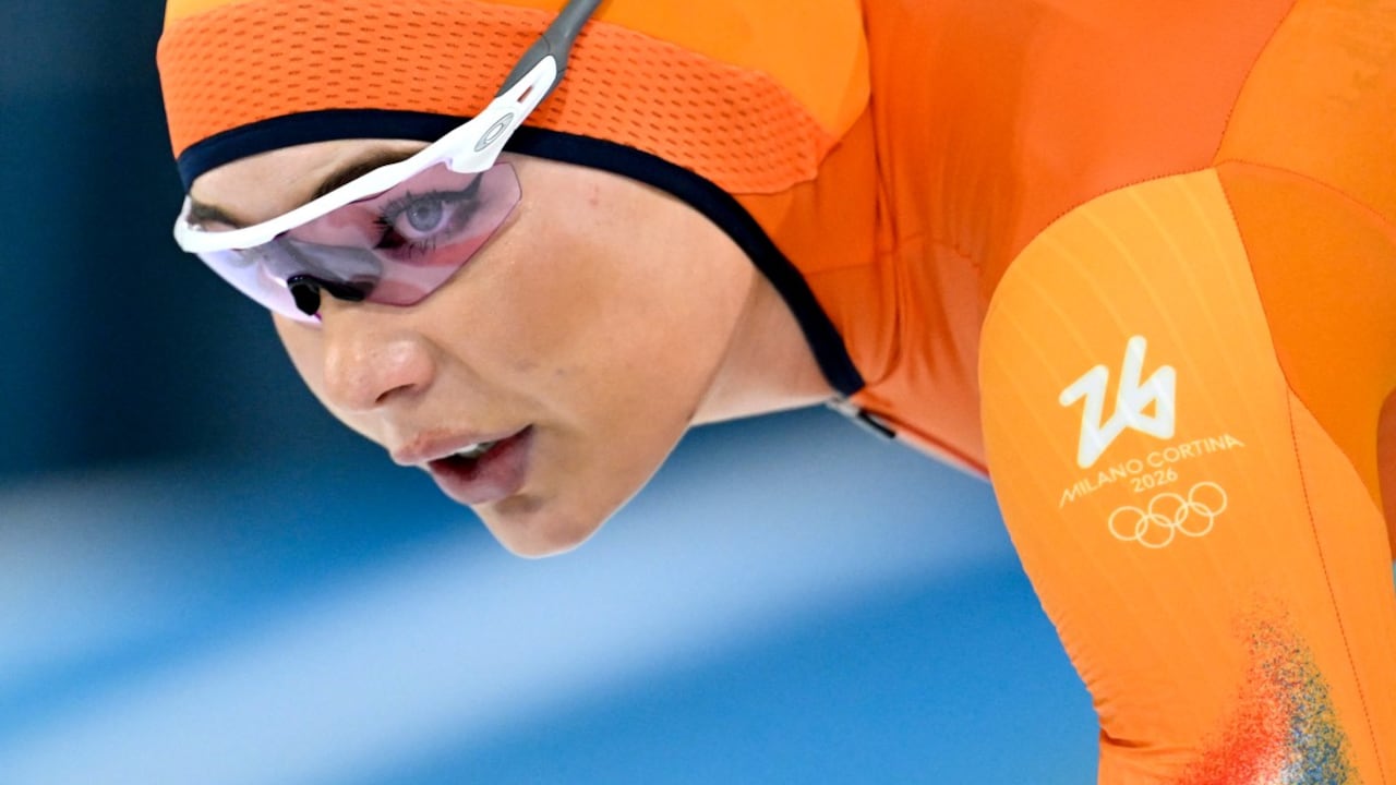 La holandesa Jutta Leerdam compite en los 1000 metros de patinaje de velocidad femenino durante los Juegos Olímpicos de Invierno Milano Cortina 2026.