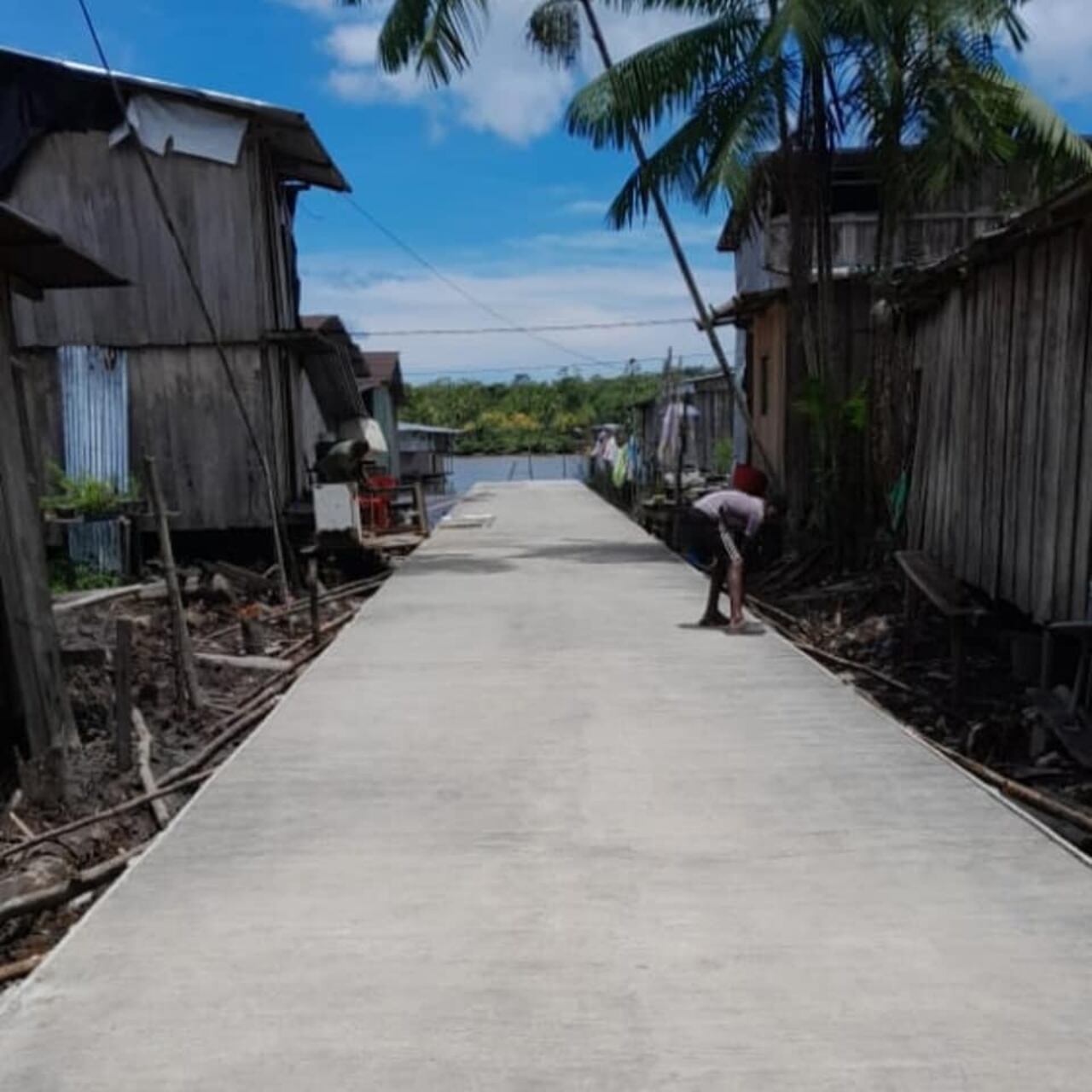 "Acá en Timbiquí, todos somos luchadores de la vida, de ahí que muchas personas trabaja en esta clase de actividades para poder comer", indicó Kilian Cuero, alcalde de este municipio.