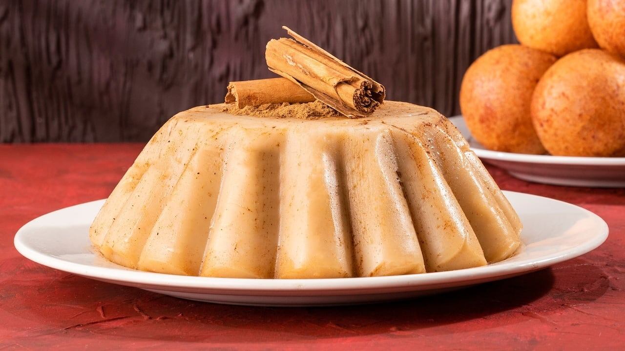 En torno a la preparación de la natilla se unen varias generaciones. En Colombia se consume con buñuelos, arequipe o manjarblanco y brevas.