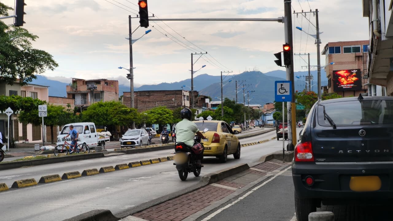 Residentes y comerciantes identifican este cruce como 'el semáforo de la muerte', debido a los múltiples casos de siniestros viales en la zona.