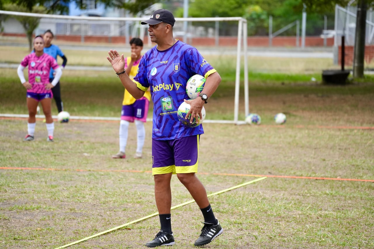 Julián Tenorio, asistente técnico de Internacional Palmira Femenino.