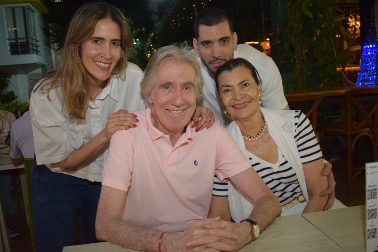 Víctor Caicedo, María Consuelo Ríos, Marcela Caicedo y Andrés Felipe Caicedo.